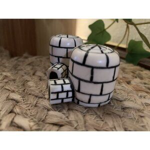 Inuit Collectible Carved Vintage Igloo Salt & Pepper Shakers Original Cork